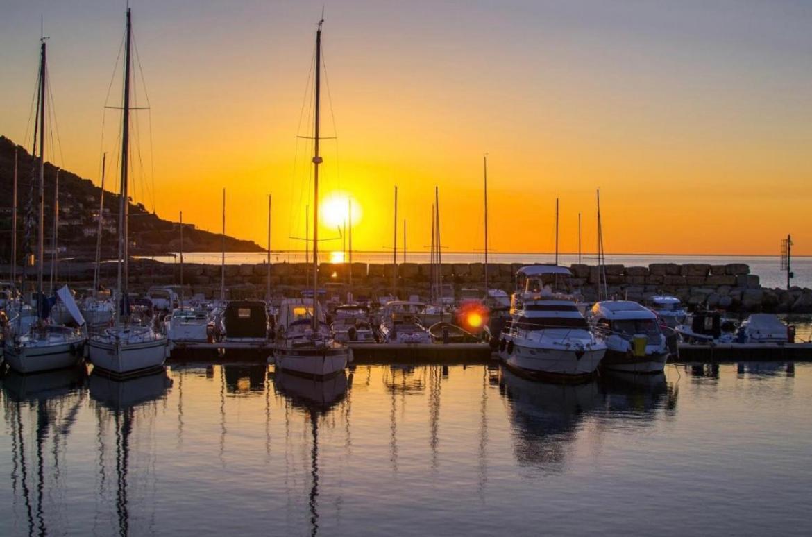 Sabrina Maison Chic Dolce Nido Sul Mare San Bartolomeo Al Mare Εξωτερικό φωτογραφία